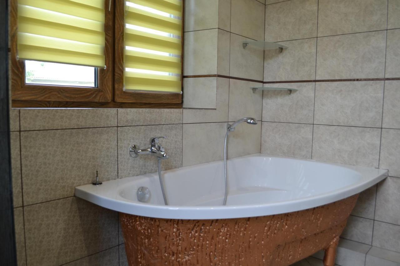 Romantic Guest House Kamianets-Podilskyi Exterior foto